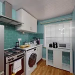 Spacious Studio With Easy Access To The Centre