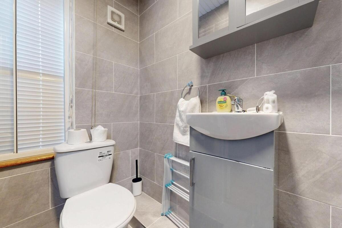 Spacious With Easy Access To The Centre *