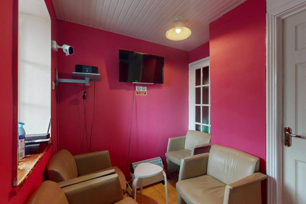Spacious With Easy Access To The Centre